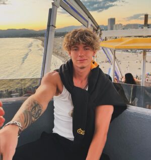 Mackenzie Sol Instagram - Some sunsets need to be remembered 🌅