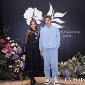Macy Chan Instagram - 讀中學的時候穿長衫（很多人說成旗袍，但老師說長衫不是旗袍😅），應該是我跟中式衣服親密接觸的開始。冬天的時候我們都喜歡棉襖配開雙叉的單薄夏裝長衫，名副其實的「上面蒸鬆糕，下面涼浸浸」。畢業後偶爾有機會穿旗袍/其他中式衣服，都特別有一份親切感。Always love Chinese arts….

#fashionshow #chineseart @ericsuen