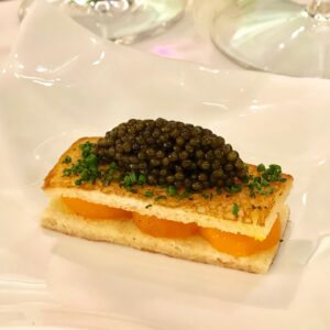 Macy Chan Instagram - 我的減肥餐😅

#減肥是明天的事 
#jeangeorges #nikolaigrigorov #frenchcuisine #summertastingmenu