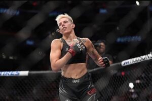 Macy Chiasson Instagram - In a time where we feel like there’s so much hate we must lead with our hearts more than ever. 
Believe in yourself, you are worth it.
.
.
#motivation #monday #mondaymotivation #mondaymood #ufc #women #mma #wmma #boxing #fitness #wrestling #love #heart