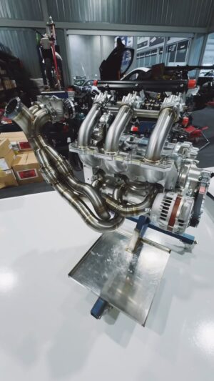 Mad Mike Instagram - Jewellery💎 #1000hpEASY

#MADLAB’s wildest 20b yet, Peripheral Port 3rotor with a ridiculous turbo and the most insane Flywheel set-up will let our Mclaren scream👌🏽 

Days are really crunching now on this 100 day build.

#MADMAC #RotangKlan #20b #3rotor #RotaryMclaren