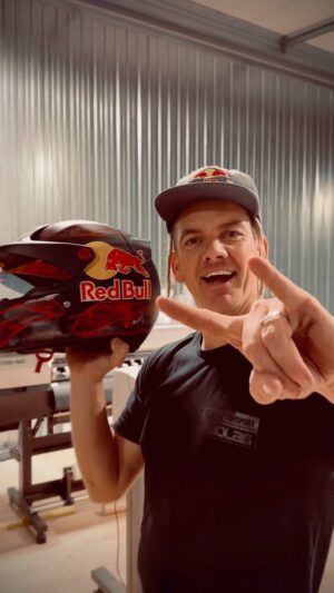 Mad Mike Instagram - Perfect delivery just in time before I fly out to UK! MAD props to @redbullnz • @rstardesign • @stilo_official • @redbull for the finishing touch to project #MADMAC will be an honour wearing this skid lid whilst shredding in our @mclaren 

#FlyingKIWI #BruceMclaren
