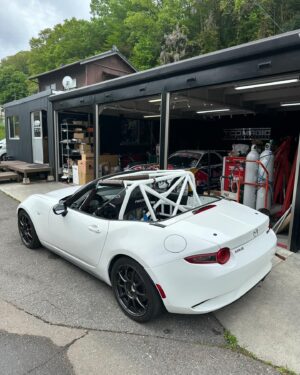 Mad Mike Instagram - Welcome to our family 😆. 
New our project started with MX5 ND. 
Which rotary engine do you prefer ?? 
2,3,4,5,6 rotor ?? 
NA or Turbo ?? 
Mazda sprit racing 💥
Mazda motor sport 💥. 
Mazda ✌️. 

マジックファミリーに新しくロードスターが加わりました！
さー新しいプロジェクト始まりますよ😁。
どのロータリーエンジンをつかましましょうかねー？
2,3,4,5,6ローター？NAかターボか？悩んでいる時が一番楽しいですねー😆✌️。
乞うご期待？

#tcpmagic #madmike #mazda #mx5 #mx5_roadsters #mazdaspritracing #共に挑む #withmazda #rotaryengine #royotires #proxesr888r #drift #timeattack #redbull #redbullmotorsports #mazdamotorsports #マツダ #トーヨータイヤ #レッドブル