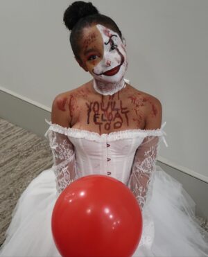 Madalen Mills Instagram - IT’s halloweekend🎈🩸#happyhalloween #youllfloattoo🎈