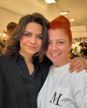 Mădălina Craiu Instagram - Am terminat Clanul!!!
Faceți cunoștință cu echipa de șoc, oamenii care au lucrat 12 ore pe zi în fiecare zi, timp de doi ani, ca să spunem povestea de care v-ați bucurat alături de noi. Ei sunt echipa din spate, cei care nu apar niciodată în fața camerei, dar fără de care nimic nu ar fi posibil. 
În ordinea apariției,
Mihai, First AD, asistent de regie și liantul între noi toți, omul care știe tot și care are o inimă dublă, care a pus sănătatea lui la bătaie pentru buna desfășurare a lucrului și care a reușit să ne țină sudați până la sfârșit 
Manuela Key Hair, Regina buclelor și bărbilor tăiate la milimetru 
Lupu, Focus Puller, datorită căruia ne vedeți clar, care ajustează focusul în timp real și ne estimează pașii la ochi, fără de care nu s-ar vedea nimic
Mihnea, capul departamentului de sunet, fără de care nu ne-am auzi și cel cu care am lucrat ani de zile și la alte proiecte și echipa lui:
John, care ne pune lavaliere în cele mai inventive locuri și aleargă cu boom-ul după noi să capteze pași, respirații, zgomote de fond alături și de -
Andrei, la fel de lipit de noi, cu aceleași atribuții, ceva mai înalt și clar la fel de vesel
Rox, Make up On Set, care are grijă să arătăm la fel la fiecare început de dublă, face retușuri în secunde și m-a ținut hidratată doi ani
Silviu, Props, face parte și departamentul care se ocupă să avem toate obiectele de joc, fără ei nu ar exista telefoane, bilețele, pistoale și dosare; care în timpul liber e apicultor și ne aduce miere
Sergiu, 2nd AD, mâna dreaptă a lui Mihai și cel care are grijă să fim informați în fiecare minut despre tot ce se întâmplă pe set, să ne aducă orice am avea nevoie și să se asigure că ne machiem, ne îmbrăcăm și plecăm la timp pe set, are ochi și urechi și grijă pentru toată lumea concomitent
Dora, Key Make Up, datorită căreia arătăm a oameni, dar și cea care ne bușește fețele în funcție de rănile aferente mafioților, cea cu care facem și tura de terapie dimineața 
Ei sunt o parte mică din toată echipa pe care sper ca o pot pune integral pe story și pe care o sa o las în highlights
Mulțumim frumos pentru tot! Sunteți cei mai tari, ați muncit ca nebunii și mă bucur enorm ca am lucrat împreună!