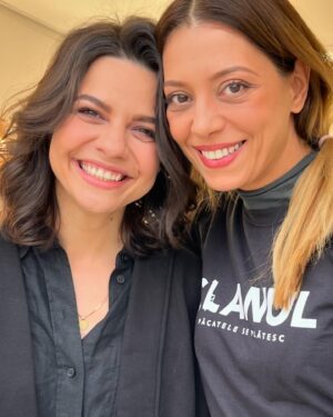 Mădălina Craiu Instagram - Am terminat Clanul!!!
Faceți cunoștință cu echipa de șoc, oamenii care au lucrat 12 ore pe zi în fiecare zi, timp de doi ani, ca să spunem povestea de care v-ați bucurat alături de noi. Ei sunt echipa din spate, cei care nu apar niciodată în fața camerei, dar fără de care nimic nu ar fi posibil. 
În ordinea apariției,
Mihai, First AD, asistent de regie și liantul între noi toți, omul care știe tot și care are o inimă dublă, care a pus sănătatea lui la bătaie pentru buna desfășurare a lucrului și care a reușit să ne țină sudați până la sfârșit 
Manuela Key Hair, Regina buclelor și bărbilor tăiate la milimetru 
Lupu, Focus Puller, datorită căruia ne vedeți clar, care ajustează focusul în timp real și ne estimează pașii la ochi, fără de care nu s-ar vedea nimic
Mihnea, capul departamentului de sunet, fără de care nu ne-am auzi și cel cu care am lucrat ani de zile și la alte proiecte și echipa lui:
John, care ne pune lavaliere în cele mai inventive locuri și aleargă cu boom-ul după noi să capteze pași, respirații, zgomote de fond alături și de -
Andrei, la fel de lipit de noi, cu aceleași atribuții, ceva mai înalt și clar la fel de vesel
Rox, Make up On Set, care are grijă să arătăm la fel la fiecare început de dublă, face retușuri în secunde și m-a ținut hidratată doi ani
Silviu, Props, face parte și departamentul care se ocupă să avem toate obiectele de joc, fără ei nu ar exista telefoane, bilețele, pistoale și dosare; care în timpul liber e apicultor și ne aduce miere
Sergiu, 2nd AD, mâna dreaptă a lui Mihai și cel care are grijă să fim informați în fiecare minut despre tot ce se întâmplă pe set, să ne aducă orice am avea nevoie și să se asigure că ne machiem, ne îmbrăcăm și plecăm la timp pe set, are ochi și urechi și grijă pentru toată lumea concomitent
Dora, Key Make Up, datorită căreia arătăm a oameni, dar și cea care ne bușește fețele în funcție de rănile aferente mafioților, cea cu care facem și tura de terapie dimineața 
Ei sunt o parte mică din toată echipa pe care sper ca o pot pune integral pe story și pe care o sa o las în highlights
Mulțumim frumos pentru tot! Sunteți cei mai tari, ați muncit ca nebunii și mă bucur enorm ca am lucrat împreună!