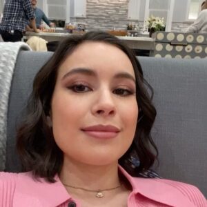Madalyn Horcher Instagram - I know I’m late lol but y’all…this was a DREAM COME TRUE to have been able to work on @cwallamerican but also to be able to do it along side my best friend and sister @miyaghorcher 🥹😭🤍🤍

This episode holds such a special place in my heart and the cast and crew welcomed me with open arms! Everyone, meet Kaycee 🎉👏🏼