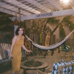 Madalyn Horcher Instagram - Disposables babyyy 

PC: @miyaghorcher