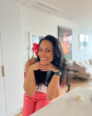 Madeleine Sami Instagram - 🌺happy lil scallywag 🖤 📸: @sambaschutte 🌺: @anapelapolataivao 👖: @stolengirlfriendsclub 🎽: cotton on probs