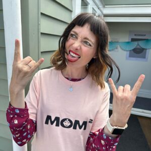 Madeleine Sami Instagram - It’s that time of the week palz! Another crack up episode of our sweet lil show  #doubleparked airs tonight 830pm and online @threenewzealand keep you’re 👁️ out for a very special cameo from our brilliant showrunner @chrisparker11 🌈 😍