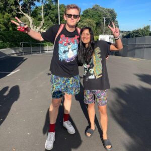 Madeleine Sami Instagram - It’s that time of the week palz! Another crack up episode of our sweet lil show  #doubleparked airs tonight 830pm and online @threenewzealand keep you’re 👁️ out for a very special cameo from our brilliant showrunner @chrisparker11 🌈 😍