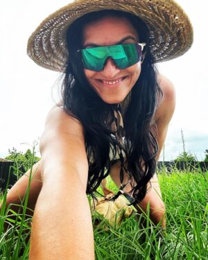 Madeleine Sami Instagram - Among the weeds.  Where I belong.😊 🌱☘️🌿☘️🌱🌿☘️ 
 ‘Fit info 4 those interested:  Hat: Bunnings 2017 summer range  Glasses: oakleys (i should be sponsored at this point)  Top: cotton on 2012 summer range (clearance stock. some staining)  Shorts: cotton on body 2015 (2 for 1 deal)  Gumboots: red bands. also Bunnings. Internal Spiders additional. 💅