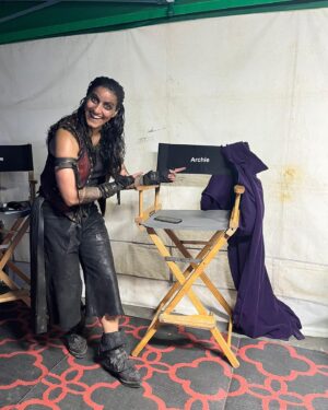Madeleine Sami Instagram - Where to start with the bts?! Playing Archie was a goddamn joy! What a crew. Love them all 4 lyfe 🖤 🥰 🏴‍☠️
