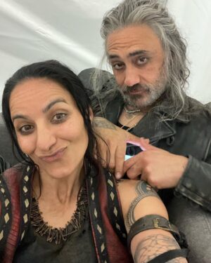Madeleine Sami Instagram - Where to start with the bts?! Playing Archie was a goddamn joy! What a crew. Love them all 4 lyfe 🖤 🥰 🏴‍☠️