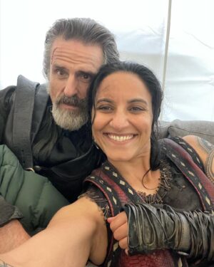 Madeleine Sami Instagram - Where to start with the bts?! Playing Archie was a goddamn joy! What a crew. Love them all 4 lyfe 🖤 🥰 🏴‍☠️