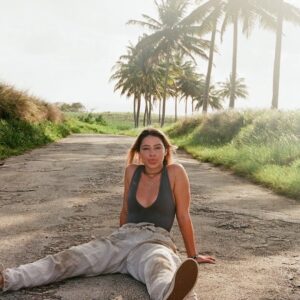 Actress Madelyn Cline HD Instagram Photos and Wallpapers May 2024