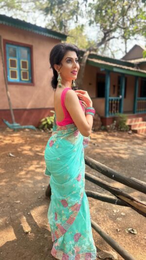Madhavi Nimkar Instagram - Yup … now it’s my time 🥰
Your cheek gona be Gulabi Gulabi 💖
•
#instareel