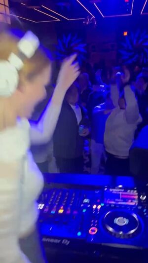Madisen Beaty Instagram - Avril gets it. 

#dj #djing #avrillavigne #rockchic #djs #losangeles