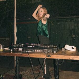 Madisen Beaty Instagram - In the middle of the ride 

Also- new mix on SoundCloud 👀 link in bioooo