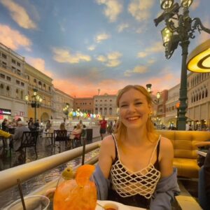 Madisen Beaty Instagram - Raise the stakes @venetianvegas
