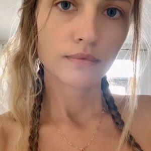 Actress Madison Riley HD Instagram Photos and Wallpapers May 2021