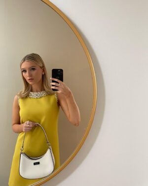 Madison Thompson Instagram - 💛💐⭐️ morning sunshine!!!

starting the am off with @ktla5news wearing @katespadeny 🌻