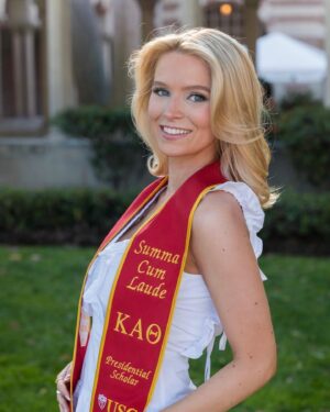 Madison Thompson Instagram - Thank you @uscedu for an incredible 3 1/2 years and a whirlwind college experience! Forever grateful to the faculty, administration, organizations, beautiful friends, mentors, and my incredible family who all supported me both inside and outside of the classroom to make this possible. Ily USC ❤️