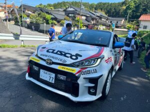 Madoka Umemoto Instagram - 全日本ラリー第4戦丹後ラリー🚗💨
このラリーではLeg2のSS5でリタイアとなってしまいました。このラリーは今年一番最初から苦戦。
ホントに難しすぎて、シリーズで戦うからこそ学べる事も沢山ありました。
モーターファンやアスキーさんでレポートを書かせて頂いているので是非見て頂けると嬉しいです。
マシンに大きなダメージを負ってしまったのですが、メカニックさんがなおして下さり今週末のモントレーも参戦！
メカニックさん始め、CUSCO Racingのみなさんには本当に感謝です🙇‍♀️
その分、今週末頑張ります！！