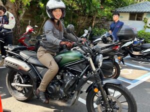 Madoka Umemoto Instagram - 6月17日から3泊4日で台湾へ✈️
MioのドライブレコーダーをつけてCL500で台湾をツーリング🏍️💨
初めて走る日本以外の道はドキドキでしたが、ツーリングをした南の辺りは気持ち良く景色のいい場所も多く、ホントに最高でした😆✨
沢山撮影してきたので動画UPされるのが楽しみ♪
みなさんもお楽しみに☆ °
動画はMioのスタッフさんと記念にJump😆❤️