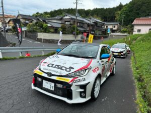 Madoka Umemoto Instagram - 全日本ラリー第4戦丹後ラリー🚗💨
このラリーではLeg2のSS5でリタイアとなってしまいました。このラリーは今年一番最初から苦戦。
ホントに難しすぎて、シリーズで戦うからこそ学べる事も沢山ありました。
モーターファンやアスキーさんでレポートを書かせて頂いているので是非見て頂けると嬉しいです。
マシンに大きなダメージを負ってしまったのですが、メカニックさんがなおして下さり今週末のモントレーも参戦！
メカニックさん始め、CUSCO Racingのみなさんには本当に感謝です🙇‍♀️
その分、今週末頑張ります！！