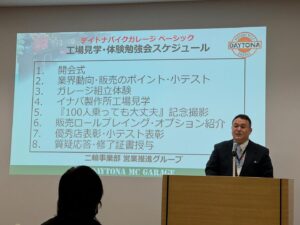 Madoka Umemoto Instagram - だいぶ前のことですが、、、
デイトナさんが行っているイナバ物置勉強会にお邪魔させて頂きました🤓
webオートバイさんにレポートがUPされているのでまだ見ていない方は是非見てね👀❤️✨

#デイトナ　#イナバ物置　#100人　#乗っても　#大丈夫　#バイク　#バイクガレージ　#憧れ　#夢　#勉強会　#愛知県　#工場　#レポート　#見てね　#梅本まどか