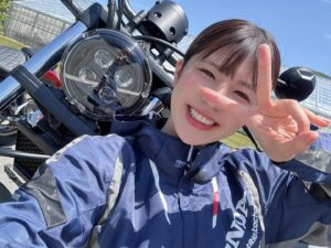Madoka Umemoto Instagram - HCMグループさんの女子ツーリングに参加させて頂きました🏍️💨
愛知県在住の私にとって季節問わず三重はいつでも走りに行ける場所！のイメージでしたが、今回走ってみて道の走りやすさや行くと楽しくて気持ちいい場所が多い事に驚きました😳✨
Honda Drem松阪店さんでレンタルバイクをしたのですが、久しぶりのレブル500は快適でした❤️
動画がホンダカーズ三重さんのYouTubeにUPされているので是非見てね👀✨