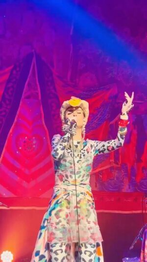 Mãeana Instagram - como faz pra voltar no tempuuu?
minhamigamami @alfamor fez esse video love pra eu poder agradecer com muito encanto e muita saudade da @casanaturamusical e do meu público que vive em Sampa, meus amores 💘💘💘💘 
luz divinal do meu irmão 🐆@oleopardo 🩵🩵🩵