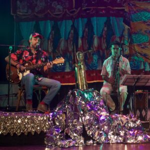 Mãeana Instagram - Quem aí curtiu um piseiro com bossa nova ontem? Mãeana se apresentou na Casa Natura Musical com o seu show “Mãeana canta JG”.

Pela primeira vez na Casa e com ingressos esgotados, a artista trouxe um repertório inspirado nas canções de João Gilberto e João Gomes, celebrando a união entre Piseiro e Bossa Nova de maneira extraordinária.

A interpretação envolvente acompanhada de guitarra e percussão fez o público dançar coladinho ao som de “Meu Pedaço de Pecado” e “Tô Sem Você”, além de cantar juntinho cada verso de “Digo ou Não Digo/Insensatez” e “Fica Comigo/Chega de Saudade” show adentro.

Uma apresentação de energia contagiante, onde artista e plateia fizeram da noite um momento inesquecível.

Agradecemos a todes pela presença e por tornarem essa noite tão especial! 🧡

Vem conferir a programação especial de aniversário da Casa Natura Musical e acompanhar os próximos shows no site: www.casanaturamusical.com.br (link na bio). 🔗

📷 Foto e edição: Rafael Botas @rafael.botas

#NosEncontramosnaMúsica