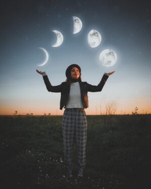 Mafalda Tavares Instagram - Moonlight 🌙 A lua está sempre no céu para nos lembrar de que tudo é uma fase!

#moonlight #moonphoto #moonphases #moonphotography #creativephotography #creativephoto #creativeideas #photoideas #photoinspiration #luas #fasesdalua #fotografiaartistica #fotografiacreativa #fotografiacriativa Insp: @einfach.esra