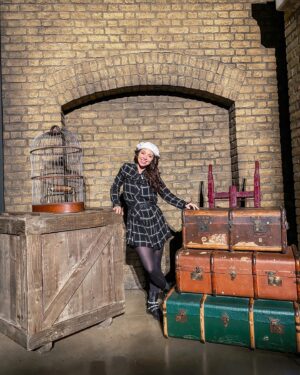 Mafalda Tavares Instagram - Hogwarts Express 🚂 PLATFORM 9¾
Quem apanhava agora este comboio? 
.
Harry Potter Studios ~ Parte 3/3
Último post sobre a minha experiência nos estúdios em Londres! Se gostaste destas partilhas deixa o teu amor… 
.
#hogwarts #hogwartsexpress #plataforma9¾ #harrypotter #harrypotterstudioslondon #harrypottertour