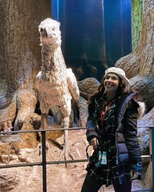 Mafalda Tavares Instagram - Hogwarts Express 🚂 PLATFORM 9¾
Quem apanhava agora este comboio? 
.
Harry Potter Studios ~ Parte 3/3
Último post sobre a minha experiência nos estúdios em Londres! Se gostaste destas partilhas deixa o teu amor… 
.
#hogwarts #hogwartsexpress #plataforma9¾ #harrypotter #harrypotterstudioslondon #harrypottertour