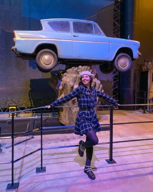 Mafalda Tavares Instagram - Harry Potter Studios 💜 Parte 2/3
“São as nossas escolhas que revelam quem realmente somos, muito mais do que as nossas habilidades” quem diz esta frase no filme Harry Potter e a Câmara Secreta?

#harrypotter #harrypotterfan #harrypotterworld #harrypotterstudios #harrypotterstudiotour #harrypotterstudioslondon #harrypotterstudiotourlondon #warnerbros #warnerbrosstudios #london #londres #londonactivities