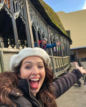 Mafalda Tavares Instagram - Harry Potter Studios 💜 Parte 2/3
“São as nossas escolhas que revelam quem realmente somos, muito mais do que as nossas habilidades” quem diz esta frase no filme Harry Potter e a Câmara Secreta?

#harrypotter #harrypotterfan #harrypotterworld #harrypotterstudios #harrypotterstudiotour #harrypotterstudioslondon #harrypotterstudiotourlondon #warnerbros #warnerbrosstudios #london #londres #londonactivities