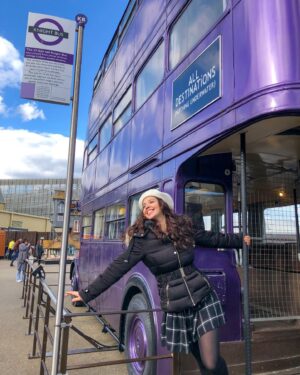 Mafalda Tavares Instagram - Harry Potter Studios 💜 Parte 2/3
“São as nossas escolhas que revelam quem realmente somos, muito mais do que as nossas habilidades” quem diz esta frase no filme Harry Potter e a Câmara Secreta?

#harrypotter #harrypotterfan #harrypotterworld #harrypotterstudios #harrypotterstudiotour #harrypotterstudioslondon #harrypotterstudiotourlondon #warnerbros #warnerbrosstudios #london #londres #londonactivities