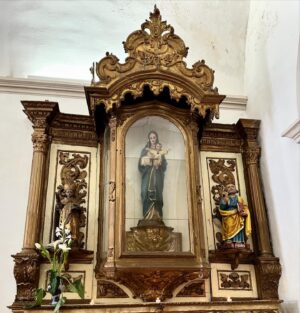 Mafalda Veiga Instagram - Será sempre o mesmo Deus 
Se o mesmo amor for meu e teu
Se nenhum mal, nenhuma dor nos separar

Feliz Páscoa ❤️

(Esta é a igreja da minha infância e esta é a imagem mais bonita da igreja da minha infância).