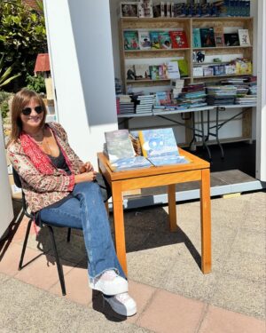 Mafalda Veiga Instagram - Tudo devia viver de frente para o mar.
Obrigada @culturasantacruz ❤️

Santa Cruz, III Feira do Livro
Madeira