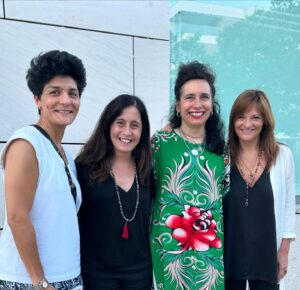 Mafalda Veiga Instagram - Foi muito inesquecível mesmo ter estado no Luxemburgo, a convite do @ccp_luxemburgo (Instituto Camões) e da sua maravilhosa diretora @_adilia_carvalho_  Foi muito inesquecível mesmo assistir ao lançamento da edição francesa do Vale Formoso da @filipaleal_oficial traduzido pela @sonia.marcia.barbosa.dasilva e à sessão de poesia no Centre national de littérature, onde houve uma homenagem tão bonita à nossa tão tão querida @mariaquintans Foi muito inesquecível tudo. Muito muito obrigada.❤️