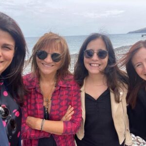 Mafalda Veiga Instagram - Na Madeira, tão bem acompanhadas, para participar com literatura e música na III Feira do Livro de Santa Cruz. Muito obrigada, queridas Élia Ascensão e Raquel Gonçalves, que trabalho incrível que fazem aqui. ❤️❤️❤️❤️❤️

@filipaleal_oficial 
@culturasantacruz
