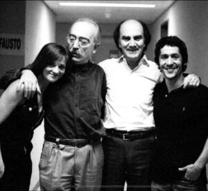 Mafalda Veiga Instagram - Partiu hoje um génio. Foi um privilégio imenso cada momento de conversa e música que pude partilhar com ele. Enorme Fausto Bordalo Dias. 🩶

(Nos bastidores do Coliseu de Lisboa, com o José Mário Branco, o Fausto e o João Pedro Pais).