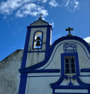 Mafalda Veiga Instagram - Será sempre o mesmo Deus 
Se o mesmo amor for meu e teu
Se nenhum mal, nenhuma dor nos separar

Feliz Páscoa ❤️

(Esta é a igreja da minha infância e esta é a imagem mais bonita da igreja da minha infância).