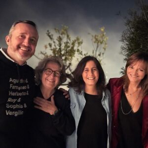 Mafalda Veiga Instagram - Minha querida querida Maria, vais fazer-nos tanta falta. Obrigada pelo privilégio da tua alegria, do teu génio, da gentileza tão pura e genuína do teu coração. Não imagino o mundo sem a certeza de ti mas voa alto, como o anjo que sempre foste, com a certeza do amor de tantos que te amam tanto e que nunca mas nunca irão largar a tua mão. 

Com a Filipa Leal e com o Pedro Rapoula em dias como os de sempre contigo: felizes. ❤️

@mariaquintans
