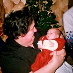 Magalie Vaé Instagram - Une très grande pensée pour mes grands-mère... ❤️

Très bonne fête des grands-mère !!!