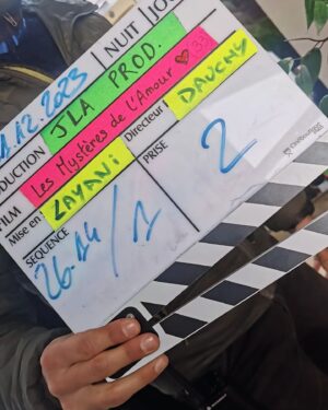 Magalie Vaé Instagram - 🎬 Angela sera de retour dans  @lesmysteresdelamour, à partir de dimanche prochain, sur @tmclachaine ! 

#comedie #Lma #angela #tmc #retour #comédienne