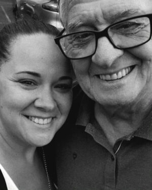 Magalie Vaé Instagram - Une très joyeuse fête à toi papa 
Je t'aime ❤️

Et très belle fête à tous les papas 💕